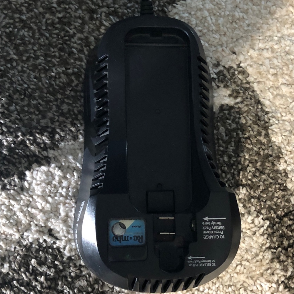 Rapid charger rOoMbA floorvac model#02004 battery charge iRobot - Picture 4 of 9